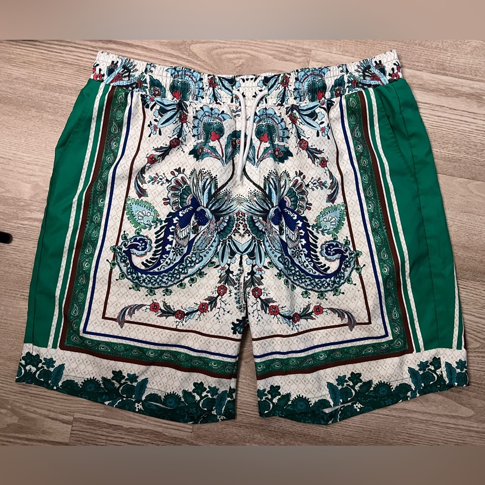 Men shein Green and white paisley floral shorts